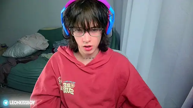 LeonBoykisser online show from June 26, 5:26 pm