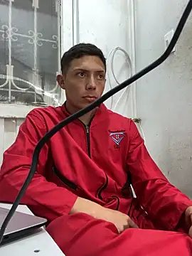 santiObrero online show from March 12, 9:33 pm