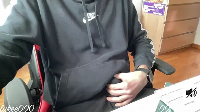 lukee000 online show from January 19, 1:13 pm