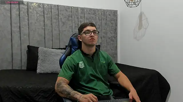 Calvin Hunter online show from April 15, 2:00 am