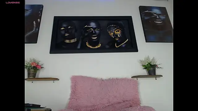 Tatoo Noah online show from April 12, 1:23 pm