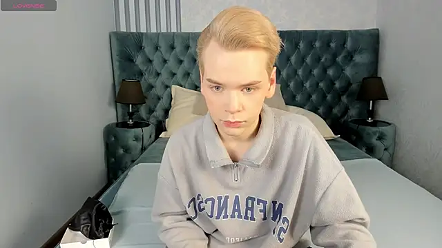 Je Salvatore online show from February 7, 7:26 am