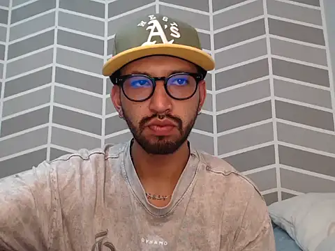 thomass1018 online show from May 23, 2:17 am