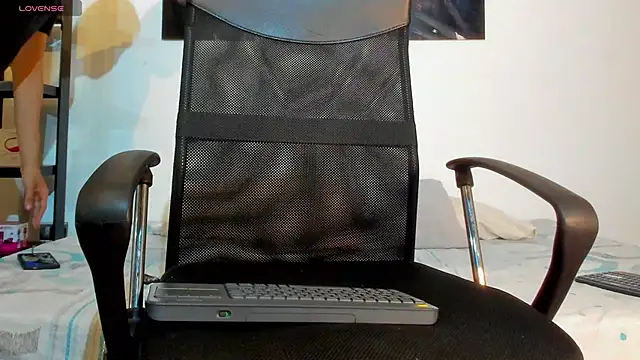 milo cruz  online show from April 12, 12:28 pm