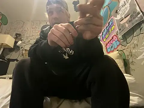 gothboiplzty online show from April 19, 9:39 pm