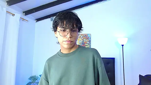 Maecum18 online show from February 5, 9:33 pm