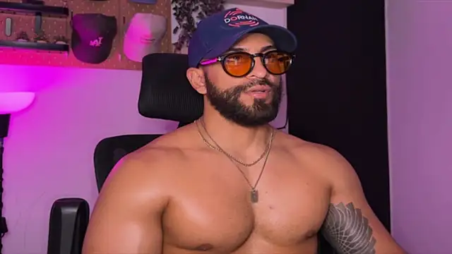 SamDornan51 online show from April 11, 6:31 am