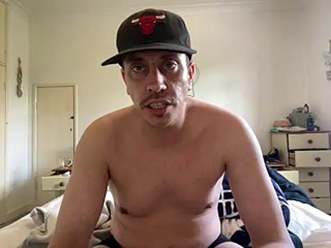 malcolm2334 online show from May 3, 12:19 pm
