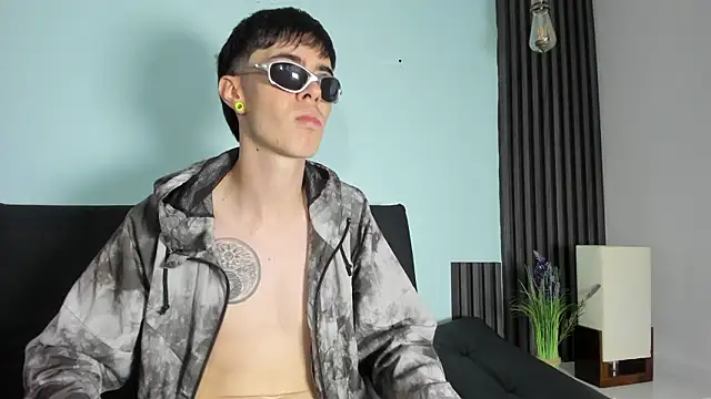 Lio      online show from February 2, 3:16 am