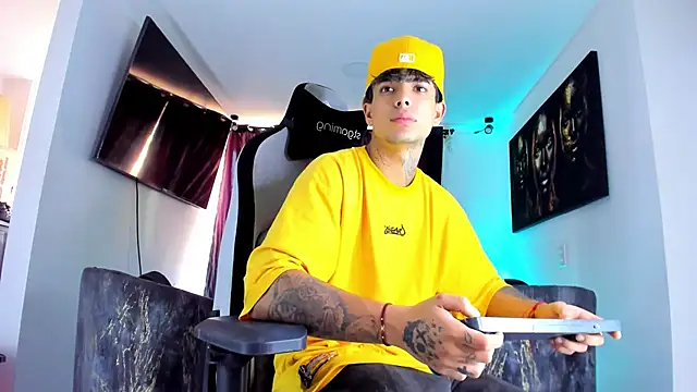 miguel aguirre  online show from March 2, 12:56 pm