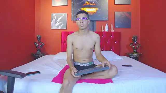 Noah Greenhartt online show from March 4, 8:16 pm