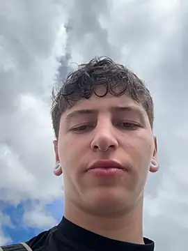 ARON LUXX online show from April 11, 2:42 pm