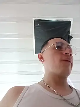 Emmanuel Lust online show from February 10, 1:16 pm