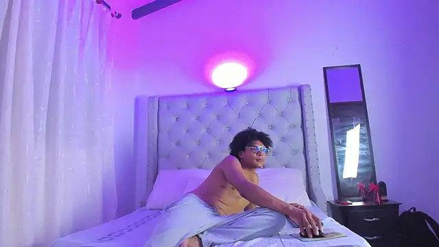 LatinoDark online show from February 11, 3:11 am