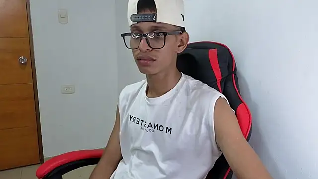 Niklausxxx online show from February 28, 10:53 pm