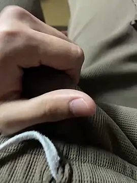 hassuniii online show from April 3, 9:33 pm