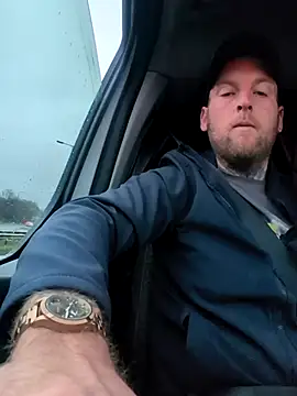 dave32000 online show from February 12, 7:47 am