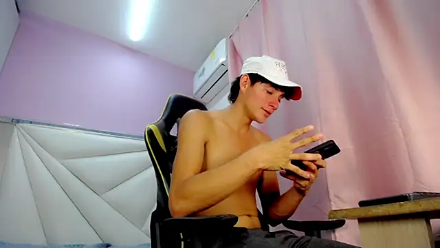 Dylan awa online show from February 13, 4:08 am