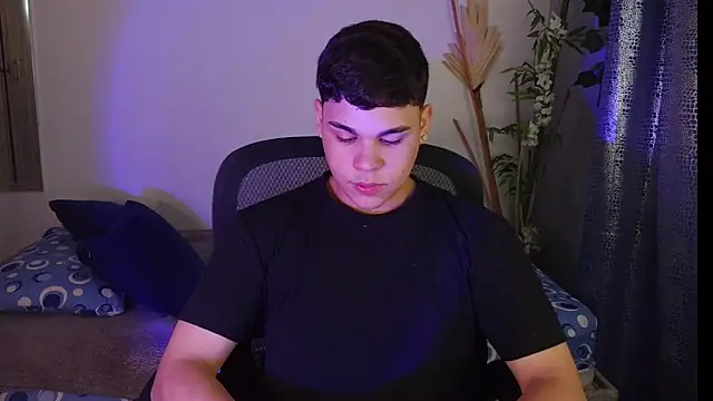 eithan jonnes online show from April 8, 7:44 pm