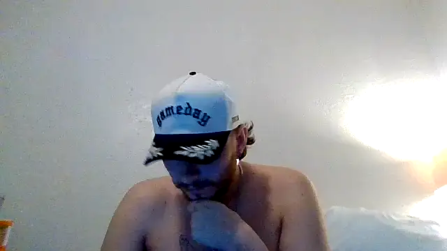 Tallhungandcloudy online show from April 17, 5:43 am