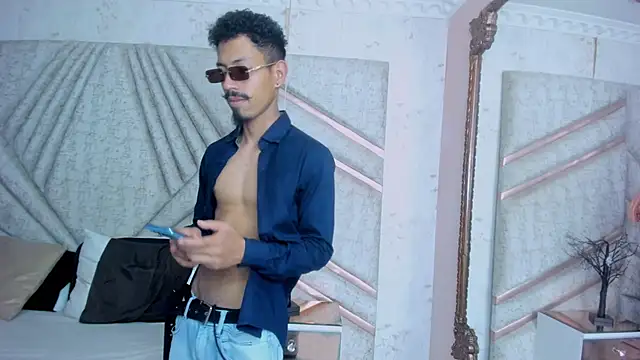 NoaahTylor online show from March 10, 8:48 pm