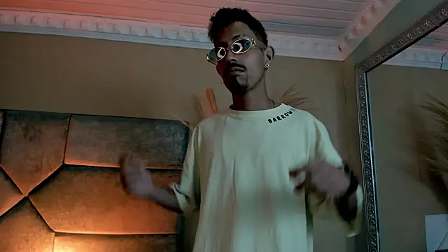 NoaahTylor online show from July 4, 4:37 am