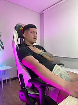  robertobaggioo online show from February 15, 10:35 am