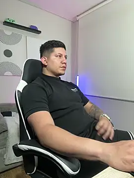  robertobaggioo online show from February 21, 9:21 am