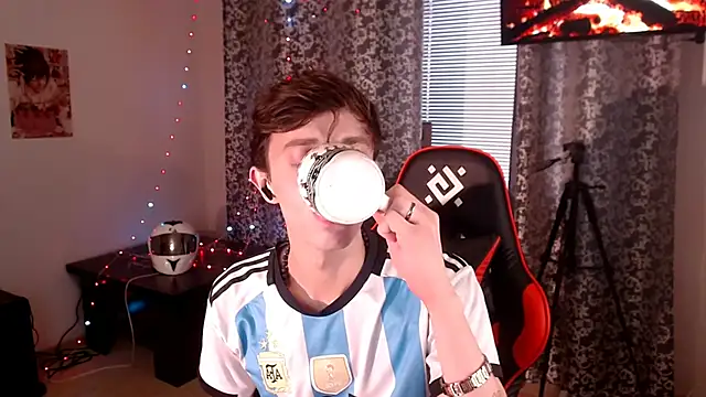 John Meow online show from April 4, 2:25 pm