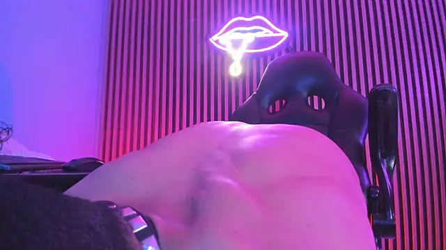 Maximoking26 online show from February 20, 6:19 am