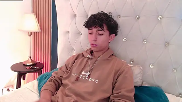 Aiden Rivers  online show from June 5, 1:06 pm