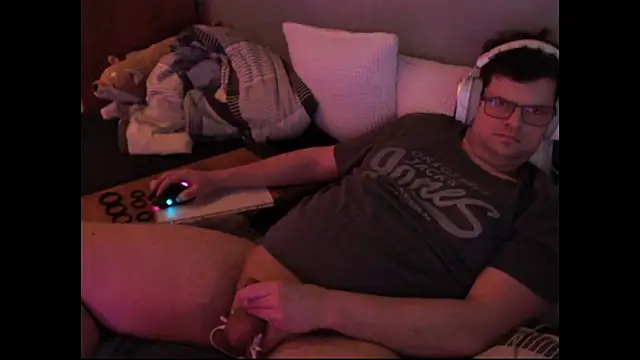 Whyteshadow4235 online show from March 10, 6:14 pm