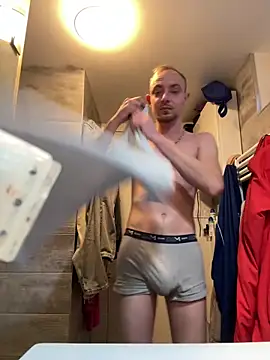 Crevette311 online show from December 19, 3:42 pm