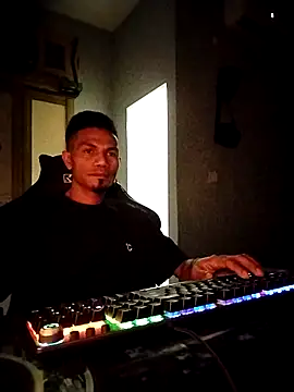 UcEng Lab online show from March 5, 6:26 pm