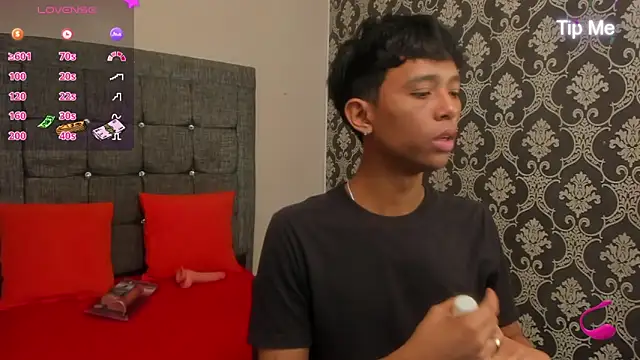 Little Twink19x online show from May 20, 7:42 pm