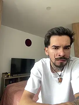 skinnycute07 online show from March 24, 3:06 pm