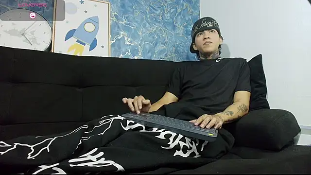 Tessarion Black online show from April 8, 6:24 am