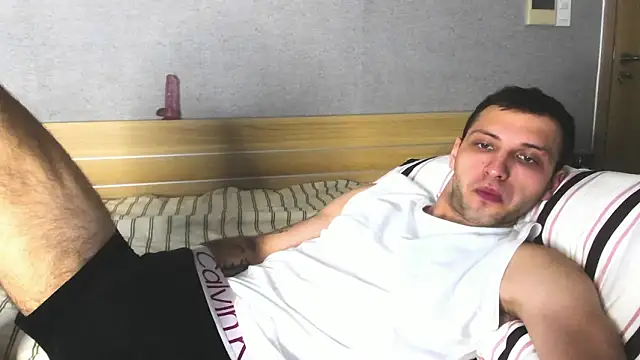 DarkRogue19 online show from March 4, 5:47 am