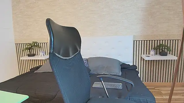 Adams Sanz online show from April 9, 7:31 pm