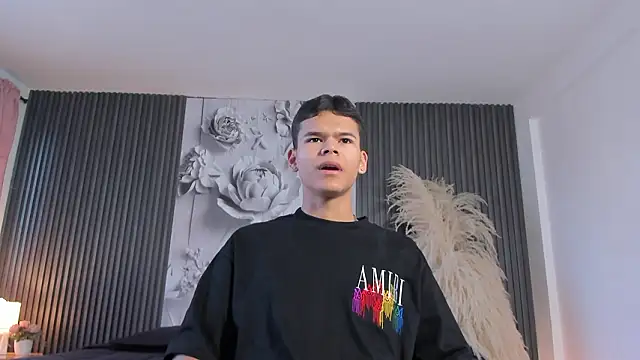 DylanRoyce  online show from March 22, 12:54 pm