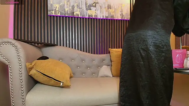 Elisasue online show from April 16, 4:23 am