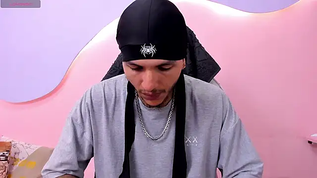 DanteLuxx online show from April 15, 4:34 am