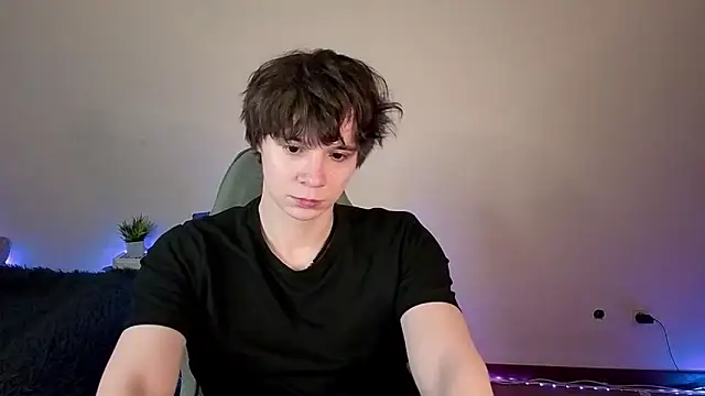 AnthonyCuutie online show from June 1, 5:29 am