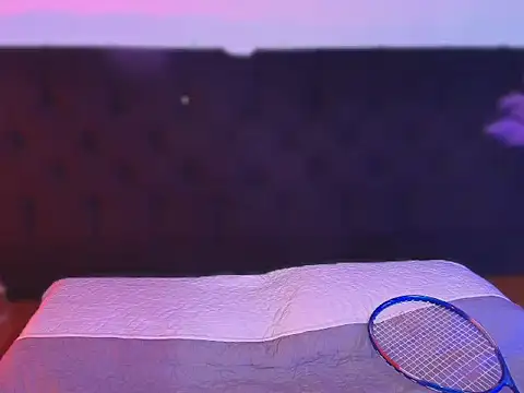 hollannd  online show from March 25, 3:05 pm