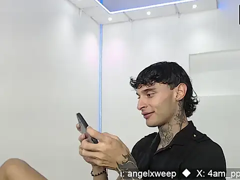 yourxcyberxangel online show from March 22, 2:16 am