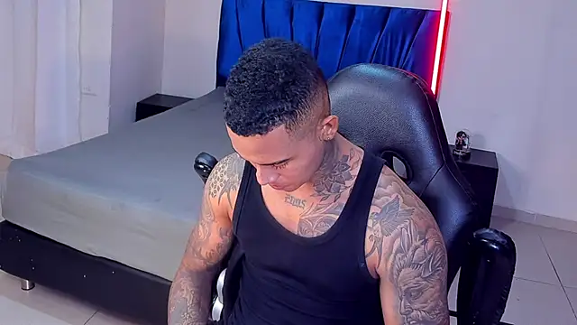 tyler bell  online show from April 7, 3:06 am