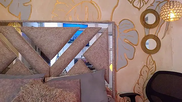 Tinocrow online show from March 30, 3:02 pm