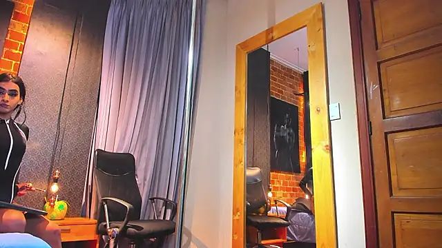 Sienna Dark online show from March 27, 11:33 am