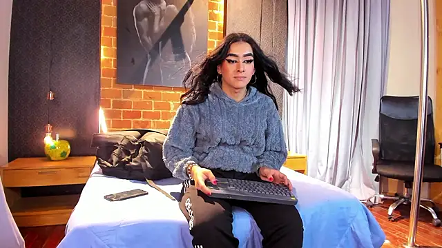 Sienna Dark online show from March 29, 11:10 am