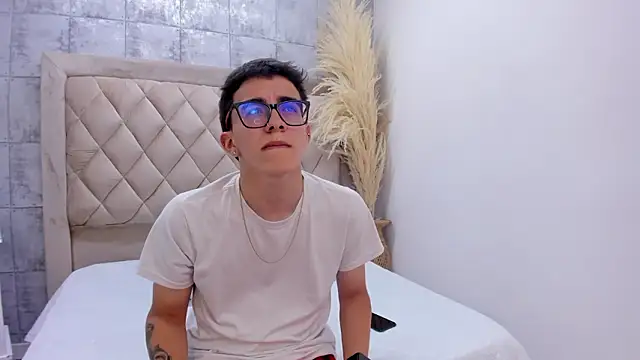 TylerCross  online show from March 18, 8:45 pm